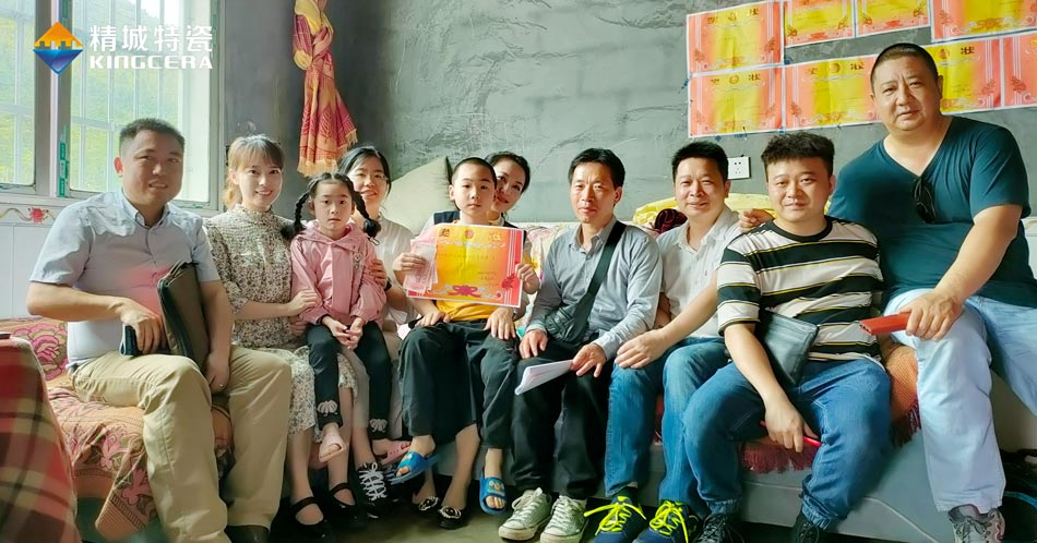 关注留守儿童教育，，，湖南Z6尊龙凯时与爱偕行