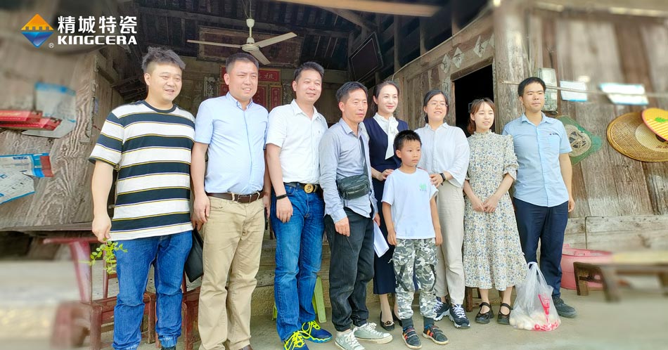 关注留守儿童教育，，，湖南Z6尊龙凯时与爱偕行